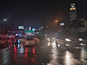 18 Ribu Kendaraan Masuk ke Puncak Bogor hingga Rabu Malam 18 Ribu Kendaraan Masuk ke Puncak Bogor hingga Rabu Malam