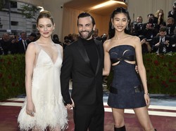 Louis Vuitton Cuan Besar, Kontrak Desainer Nicolas Ghesquiere Diperpanjang