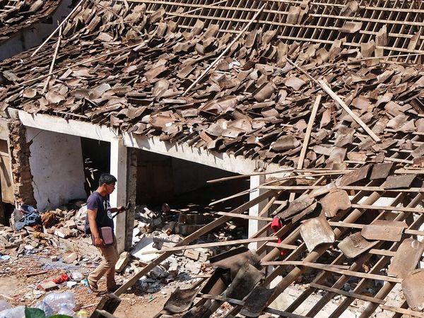Belasan Rumah Rusak Akibat Ledakan Petasan di Magelang