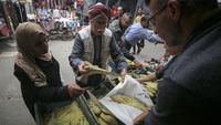 Berburu Ikan Asin di Pasar Gaza untuk Sajian Lebaran