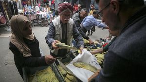 Berburu Ikan Asin di Pasar Gaza untuk Sajian Lebaran