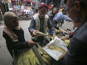 Berburu Ikan Asin di Pasar Gaza untuk Sajian Lebaran Berburu Ikan Asin di Pasar Gaza untuk Sajian Lebaran