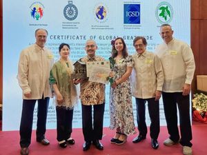 Perjuangan Achmad Santosa Bela Alam dan Nelayan Diganjar Penghargaan Internasional