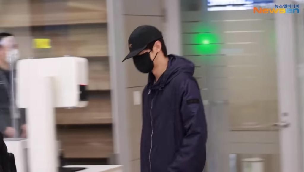 Cha Eun Woo saat tiba di Korea