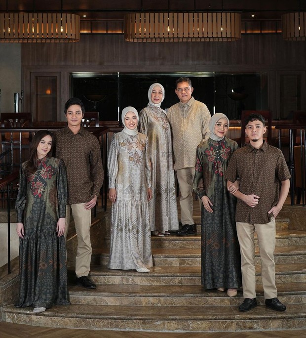 Tampil Stylish saat Halal Bihalal dengan Gaun Satin! Simak Inspirasinya