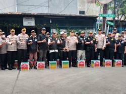 Jaga Rumah Warga Mudik, Para Satpam di Tambora Jakbar Dapat Sembako