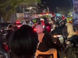 Jalan Poros Sungguminasa-Takalar di Limbung Macet Parah, Polisi Turun Tangan