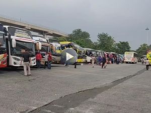VIDEO: Hari Ini, Sudah 900 Pemudik Berangkat dari Terminal Kampung Rambutan VIDEO: Hari Ini, Sudah 900 Pemudik Berangkat dari Terminal Kampung Rambutan