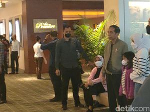 Pergi Bareng Iriana ke Bioskop di Solo, Jokowi Ternyata Nonton Film Ini Pergi Bareng Iriana ke Bioskop di Solo, Jokowi Ternyata Nonton Film Ini