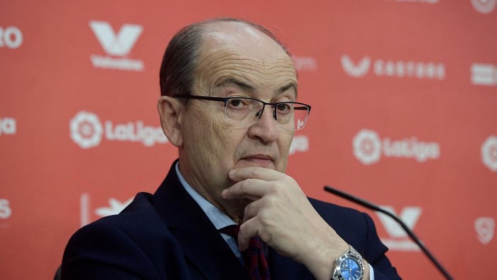 FC Sevilla football clubs president Jose Castro looks on upon Sevilla FC new coach official presentation at the Ramon Sanchez Pizjuam stadium in Seville on March 22, 2023. (Photo by CRISTINA QUICLER / AFP) (Photo by CRISTINA QUICLER/AFP via Getty Images)