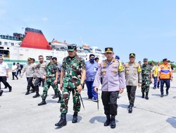 Kapolri Cek Arus Mudik di Bakauheni: Tahun Ini Tak Terjadi Antrean