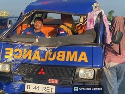 Insiden Kecelakaan Ambulans hingga Jenazah Terlempar di Tol Probolinggo
