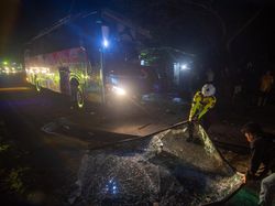 Bus Bintang Prima Tabrak Truk Kontainer di Trans Sulawesi