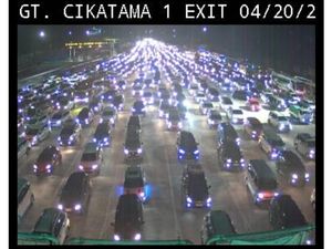 Padat Merayap, Begini Penampakan Kendaraan di GT Cikampek Utama