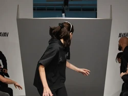 Fashion Show Viral, Model Pakai Sepatu Rusak, Panggungnya Roboh