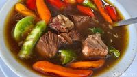 Segar Mlekoh! Asem-asem Daging Koh Liem, Kuliner Semarang Sejak 1978