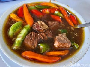 Segar Mlekoh! Asem-asem Daging Koh Liem, Kuliner Semarang Sejak 1978 Segar Mlekoh! Asem-asem Daging Koh Liem, Kuliner Semarang Sejak 1978