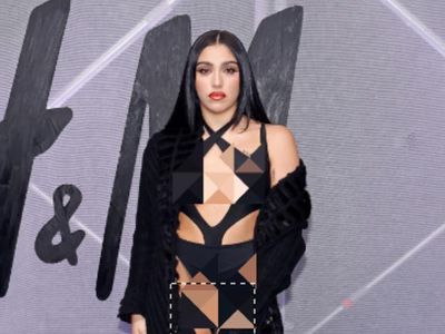 7 Foto Putri Madonna Bergaya Seksi bak Sang Ibu di Masa Muda