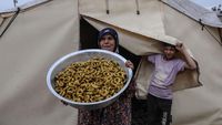 Melestarikan Kue Asin Menjelang Lebaran dari Tenda Pengungsian di Suriah