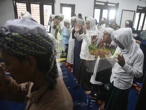 Momen Jemaah Tarekat Naqsabandiyah di Bogor Gelar Salat Id