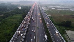 Penampakan dari Udara Arus Mudik Saat Contraflow di Tol Japek