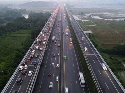 Penampakan dari Udara Arus Mudik Saat Contraflow di Tol Japek