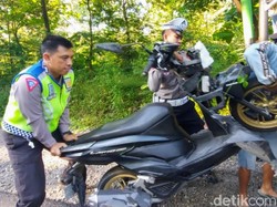 Adu Banteng Dua Pemotor di Jalur Pantura Situbondo, 1 Pemudik Tewas