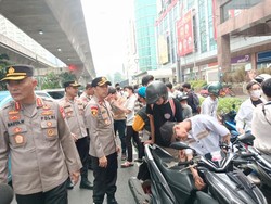 Konvoi Motor Puluhan Remaja Dicegat Polisi di Jaksel, 3 Orang Bawa Petasan