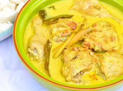 Resep Opor Ayam Praktis dan Komplet Isian untuk Lauk Ketupat