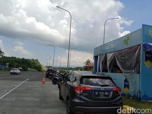 Puncak Arus Mudik Lebaran, 6.036 Kendaraan Masuk Tol Manado-Bitung Puncak Arus Mudik Lebaran, 6.036 Kendaraan Masuk Tol Manado-Bitung