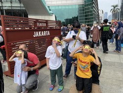 Senangnya Derka Bocah Asal Bandung Nobar Gerhana Matahari di TIM