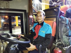 Senyum Ikhlas Suherman 15 Tahun Tak Lebaran Bareng Keluarga Demi Antar Pemudik