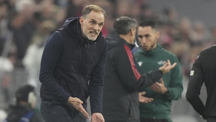 Bayerns head coach Thomas Tuchel reacts during the Champions League quarter final second leg soccer match between Bayern Munich and Manchester City, at the Allianz Arena stadium in Munich, Germany, Wednesday, April 19, 2023. (AP Photo/Matthias Schrader)
