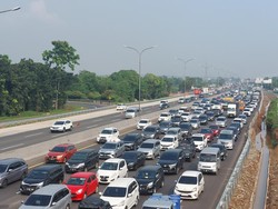 Tol Jakarta-Cikampek Macet, Contraflow Masih Diterapkan