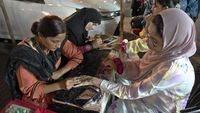 Tradisi Lukis Tangan Pakai Henna untuk Sambut Lebaran