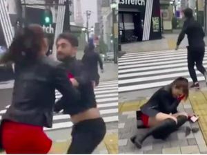 Bukan Drakor! Wanita Tabrak Turis, Eh Mukanya Malah Ditonjok