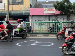 Wanita Tewas Diduga Terlindas TransJ di Pasar Minggu Saat Bonceng Suami