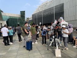 Antusiasnya Lia Ajak Anak Nobar Gerhana Matahari, Rela Tak Tidur Habis Sahur