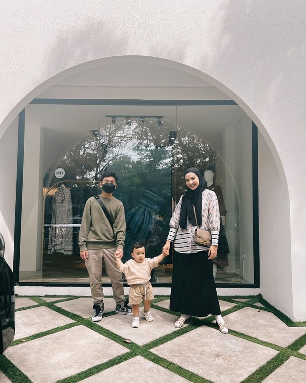 Zaskia Sungkar dengan rok a-line/Sumber: IG @zaskiasungkar15