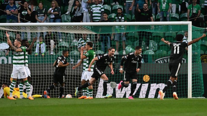 LISBON, PORTUGAL - APRIL 20: Adrien Rabiot of Juventus scores and celebrates a goal during the UEFA Europa League quarterfinal second leg match between Sporting CP and Juventus at Estadio Jose Alvalade on April 20, 2023 in Lisbon, Portugal. (Photo by Zed Jameson/MB Media/Getty Images)