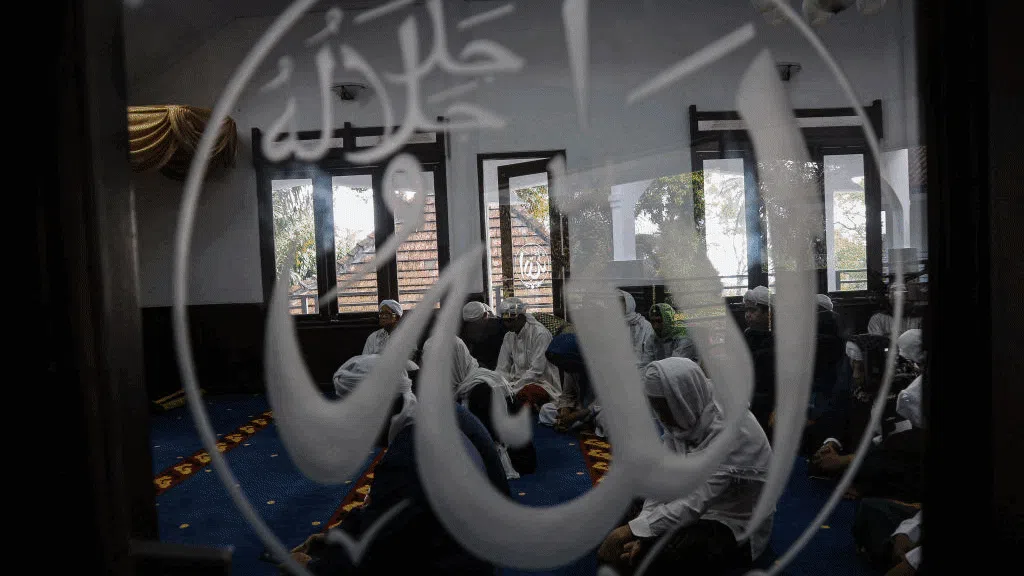 Bingkai Sepekan: Bersama Rayakan Kemenangan Meski Beda Hari Lebaran Bingkai Sepekan: Bersama Rayakan Kemenangan Meski Beda Hari Lebaran