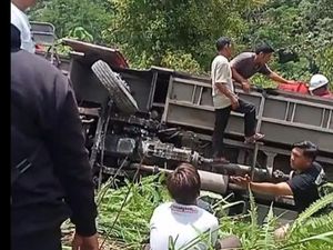 Kronologi Bus Mudik Pemkot Medan Terperosok ke Jurang di Tapteng Kronologi Bus Mudik Pemkot Medan Terperosok ke Jurang di Tapteng