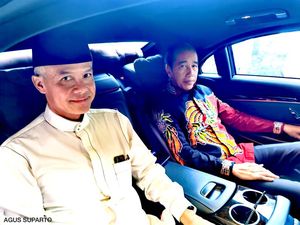 Momen Jokowi-Ganjar Semobil Tinggalkan Istana Batutulis Momen Jokowi-Ganjar Semobil Tinggalkan Istana Batutulis