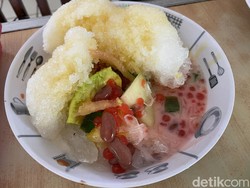 Racikan Es Teler Pak No yang Istimewa dengan Sirup Durian