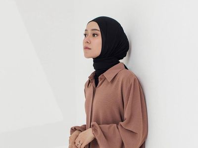 10 Gaya Lesti Kejora Pakai Tunik & Gamis, Laris di Tanah Abang untuk Lebaran