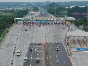 H-1 Lebaran, Arus Mudik di GT Cikampek Utama Lengang H-1 Lebaran, Arus Mudik di GT Cikampek Utama Lengang