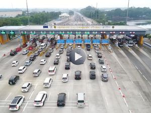 Video: Penerapan One Way Tol Kalikangkung-Cikampek, Lalin Lancar Video: Penerapan One Way Tol Kalikangkung-Cikampek, Lalin Lancar