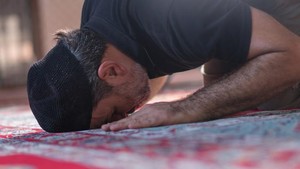 3 Doa Rasulullah SAW yang Dibaca saat Sujud Terakhir