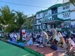 Jelang Salat Idul Fitri, Warga Mulai Padati Universitas Muhammadiyah Sorong