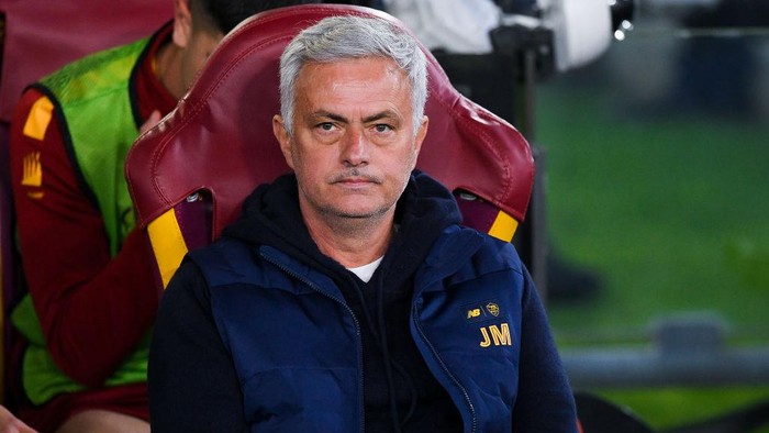 ROME, ITALY - APRIL 20: head coach Jose Mourinho of AS Roma looks on during the UEFA Europa League quarterfinal second leg match between AS Roma and Feyenoord at Stadio Olimpico on April 20, 2023 in Rome, Italy. (Photo by NESimages/Guiseppe Maffiosi/DeFodi Images via Getty Images)